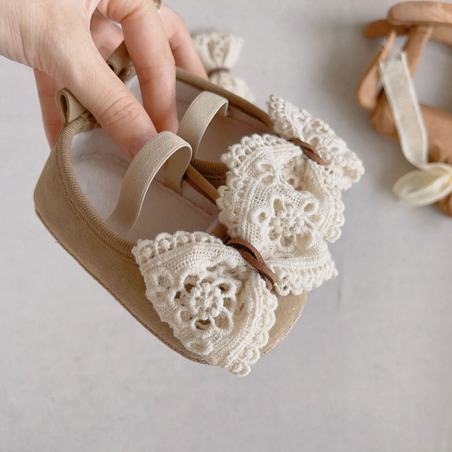 Autumn Baby Girl Princess Design Hollow-out Bow Attached Toddler Walking Shoes-2